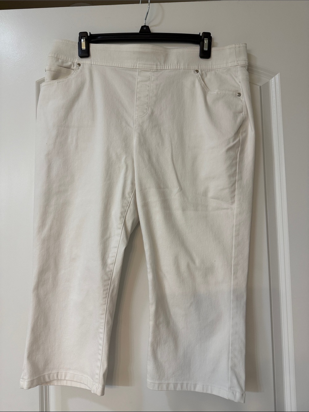 Kim Rogers Cream Pull-On Capri Chinos